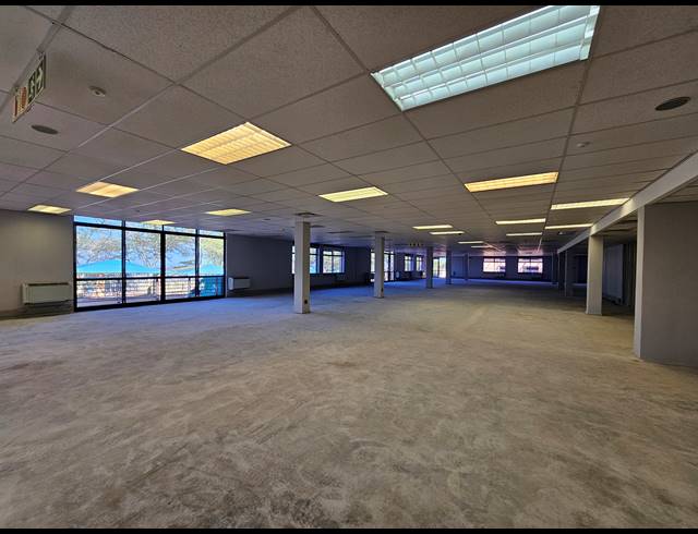 1,023M² OFFICE TO LET IN PLATTEKLOOF